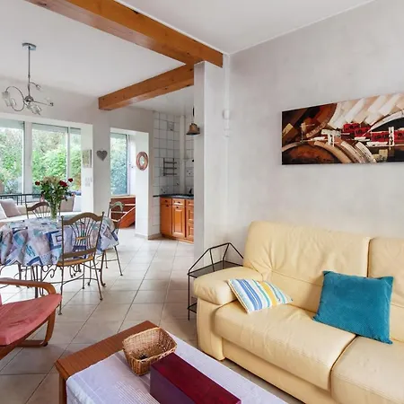 Dom wakacyjny Maison Charmante A Avec Jardin Et Velos Disponibles